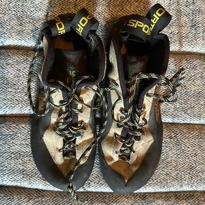 La Sportiva women’s climbing shoes size 6